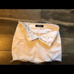 EXPRESS white denim frayed skirt. Size 0